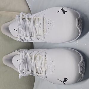 PUMA Mens Viz Runner Repeater Running Shoes, perforaste White with Black Badges.